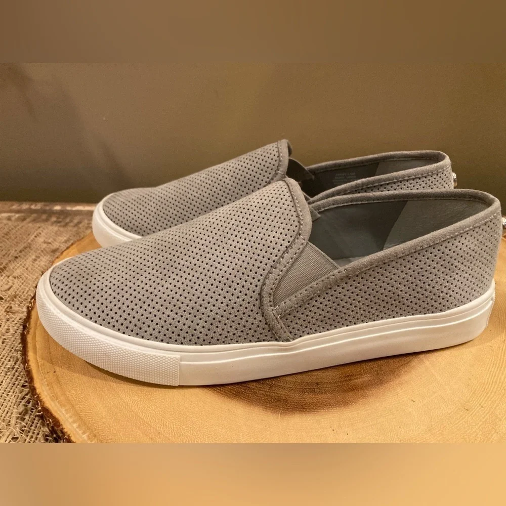 Steve Madden Women’s Zarayy Slip On Sneakers‎ Shoes Gray White Low Top Size 7.5